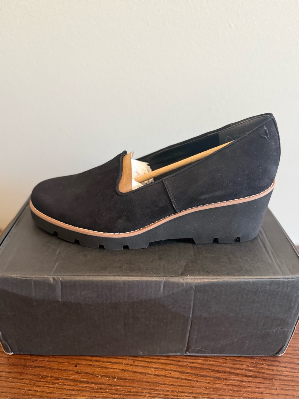 Vionic willa Black Suede Wedge Loafer new